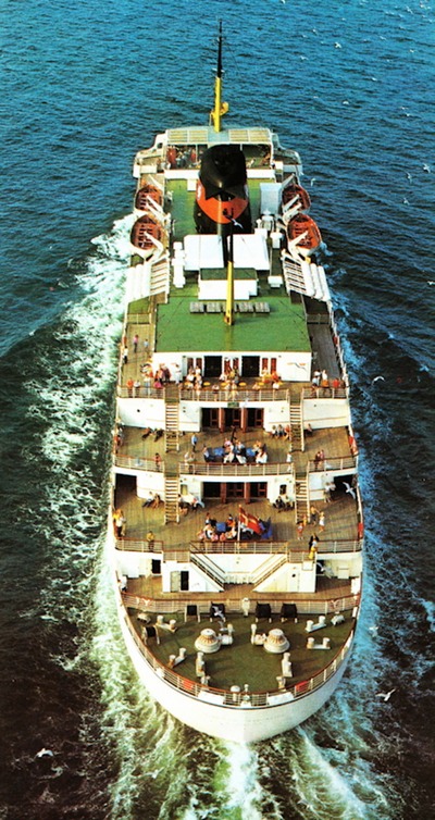 Ein Schiff der DFDS in voller Fahrt